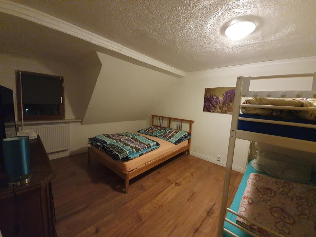 Dachgeschosswohnung In Neumuenster 2 Zimmer Luaran gambar