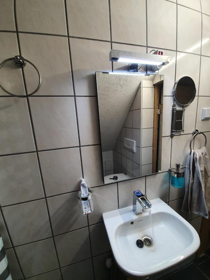 Dachgeschosswohnung In Neumuenster 2 Zimmer Luaran gambar