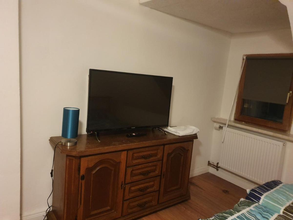 Dachgeschosswohnung In Neumuenster 2 Zimmer Luaran gambar